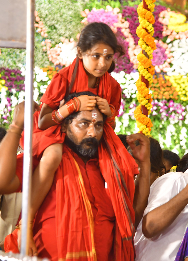 Heavy Devotees Rush : Bhavani Deeksha Viramanalu in Vijayawada23