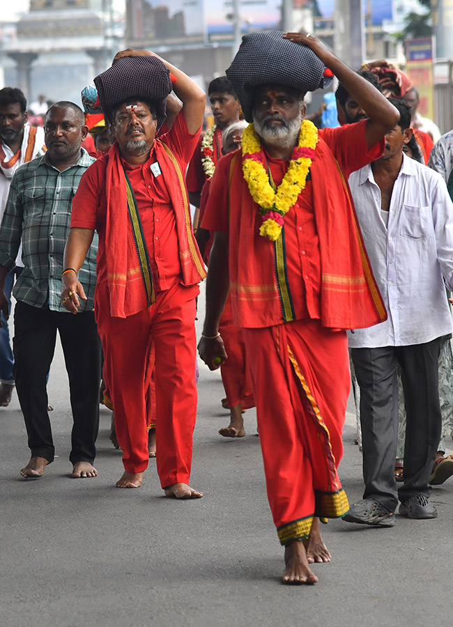 Heavy Devotees Rush : Bhavani Deeksha Viramanalu in Vijayawada24