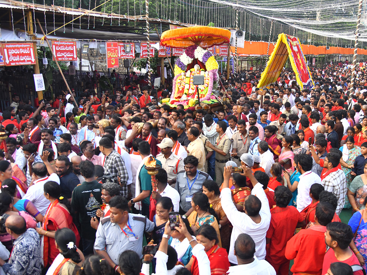 Heavy Devotees Rush : Bhavani Deeksha Viramanalu in Vijayawada4