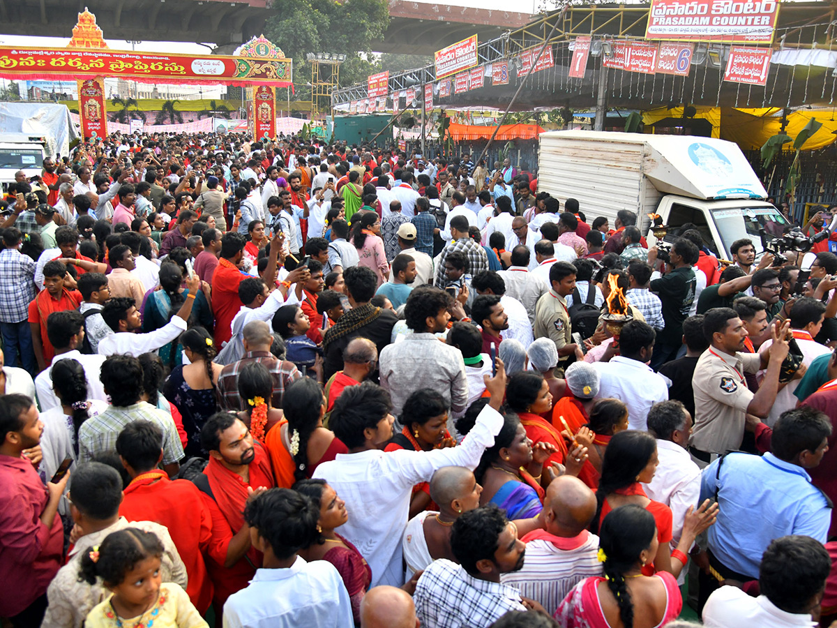 Heavy Devotees Rush : Bhavani Deeksha Viramanalu in Vijayawada6