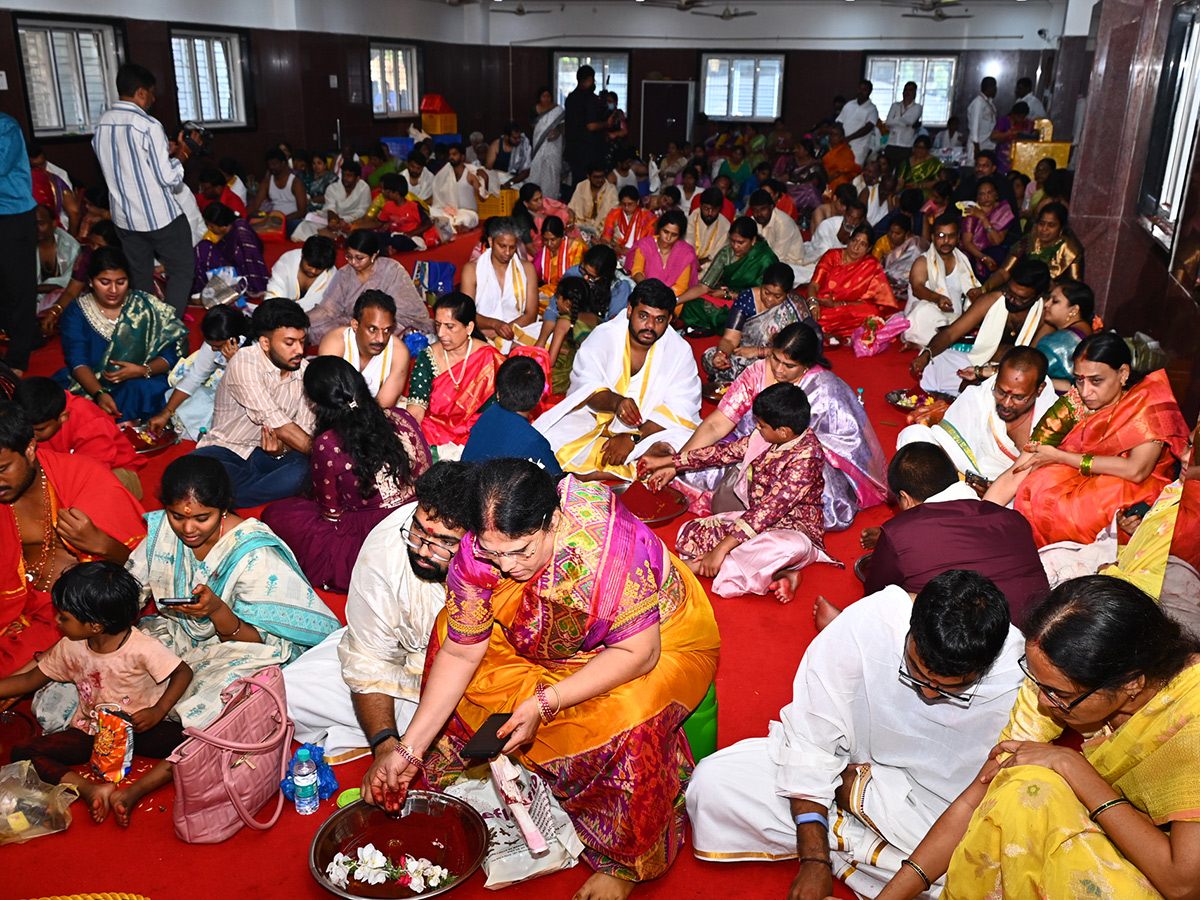 Heavy Devotees Rush : Bhavani Deeksha Viramanalu in Vijayawada9