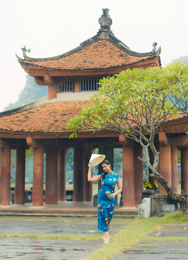 Meenakshi Chaudhary Enjoys Vietnam Trip Viral Photos13