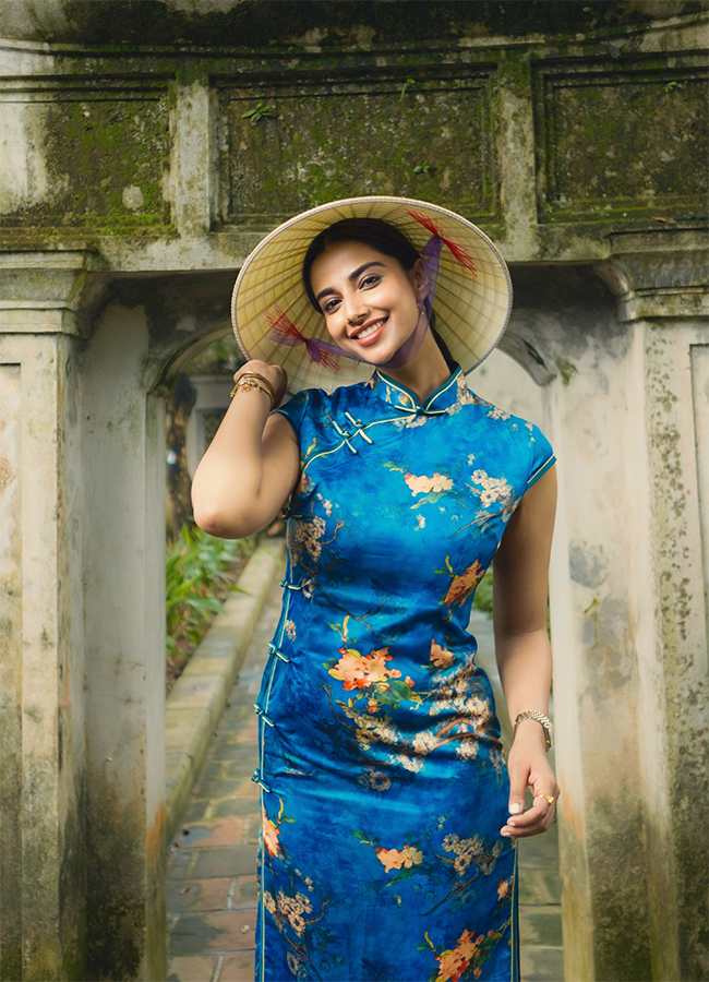 Meenakshi Chaudhary Enjoys Vietnam Trip Viral Photos2