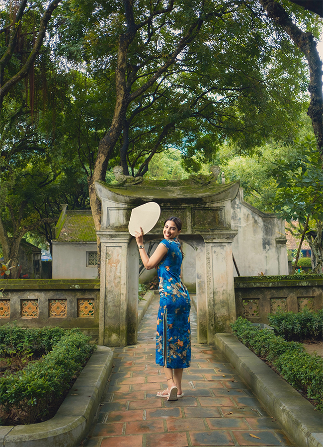 Meenakshi Chaudhary Enjoys Vietnam Trip Viral Photos6
