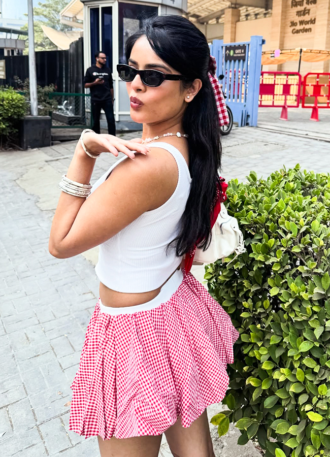 riddhi kumar latest photos14