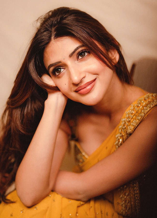 Sreeleela Stuns In Yellow Saree, Photos Goes Viral2