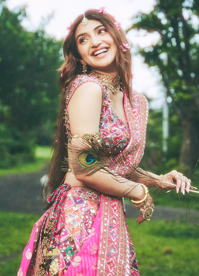 Sreeleela Stuns In Yellow Saree, Photos Goes Viral12