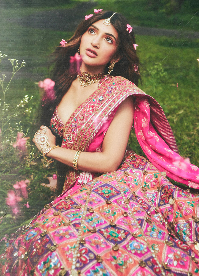 Sreeleela Stuns In Yellow Saree, Photos Goes Viral10