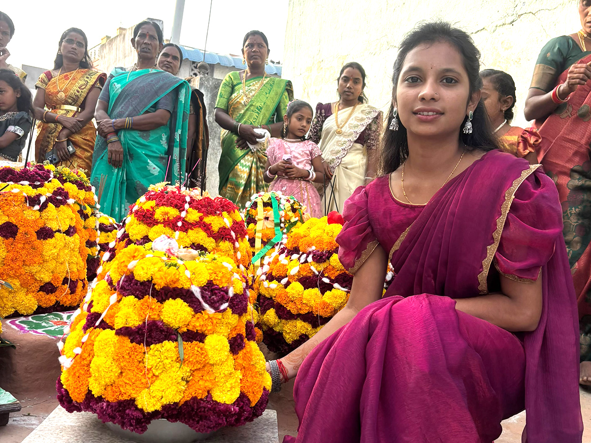 Saddula Bathukamma Celebrated Grandly in Karimnagar District1