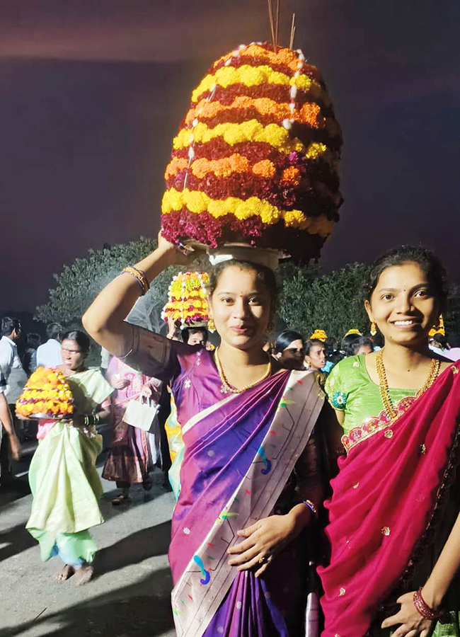 Saddula Bathukamma Celebrated Grandly in Karimnagar District10