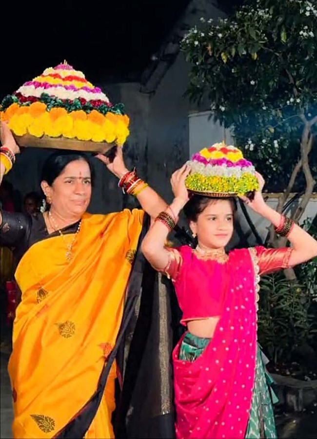 Saddula Bathukamma Celebrated Grandly in Karimnagar District11