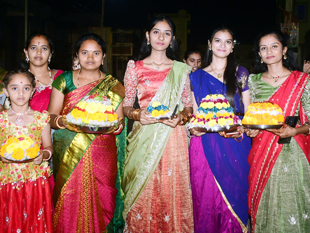 Saddula Bathukamma Celebrated Grandly in Karimnagar District14