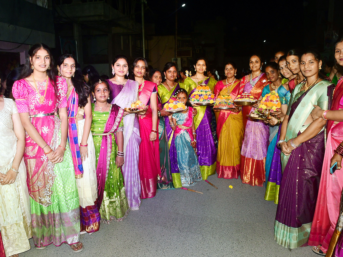 Saddula Bathukamma Celebrated Grandly in Karimnagar District18