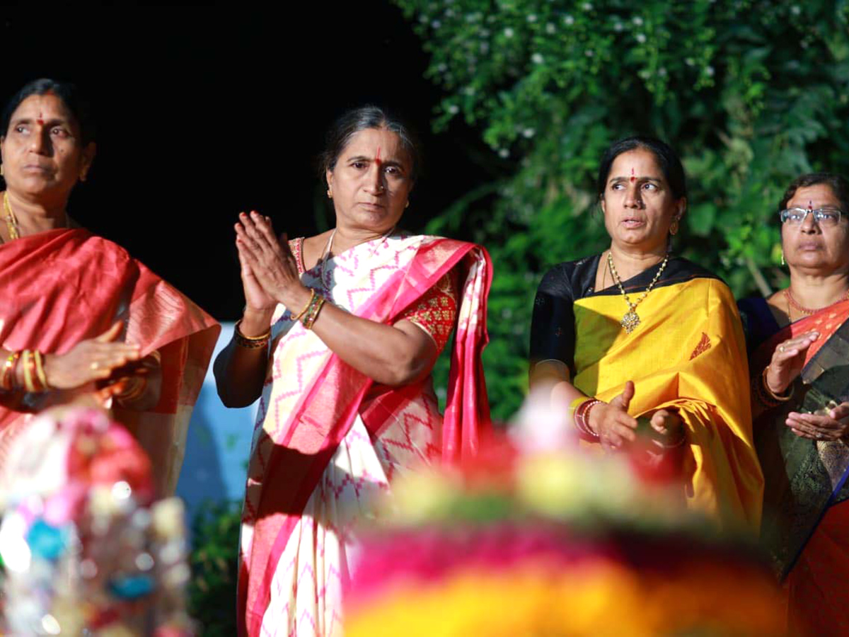 Saddula Bathukamma Celebrated Grandly in Karimnagar District2