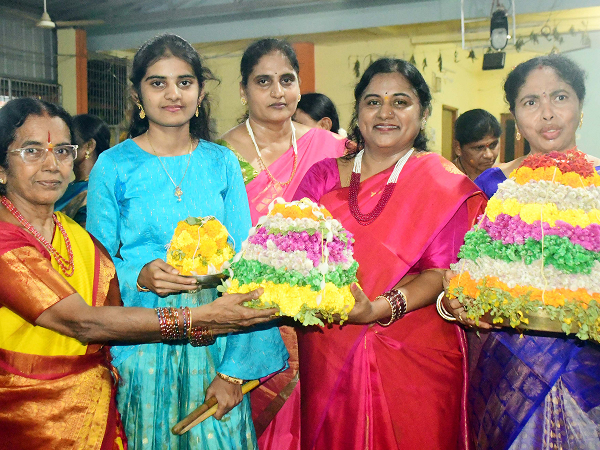 Saddula Bathukamma Celebrated Grandly in Karimnagar District20