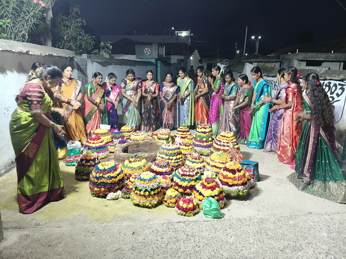 Saddula Bathukamma Celebrated Grandly in Karimnagar District23