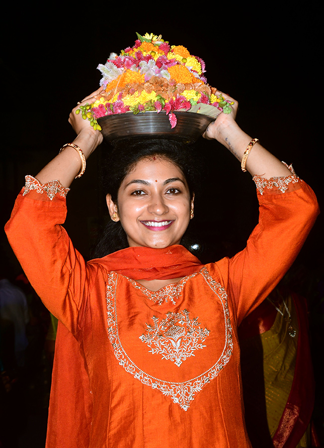 Saddula Bathukamma Celebrated Grandly in Karimnagar District4