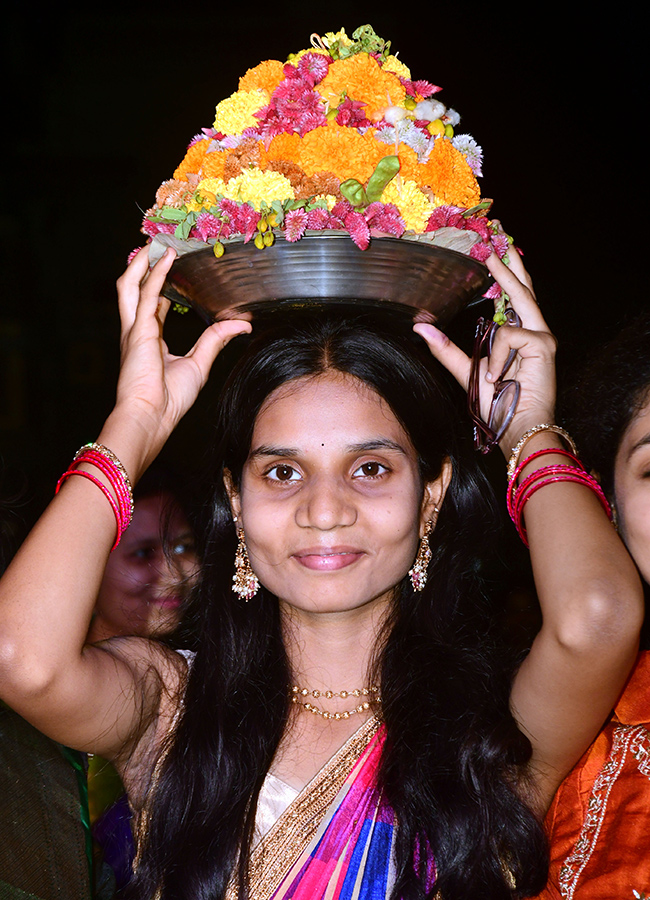 Saddula Bathukamma Celebrated Grandly in Karimnagar District6