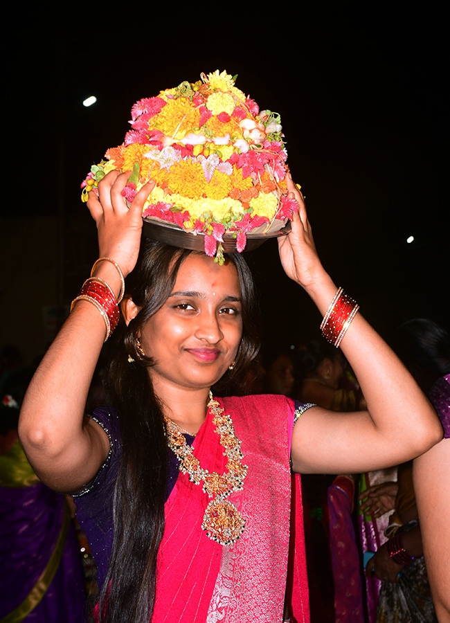 Saddula Bathukamma Celebrated Grandly in Karimnagar District7
