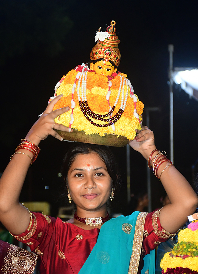 Saddula Bathukamma Celebrated Grandly in Karimnagar District8