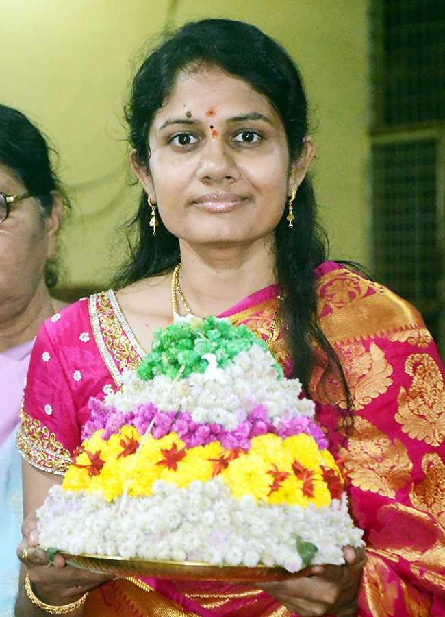 Saddula Bathukamma Celebrated Grandly in Karimnagar District9