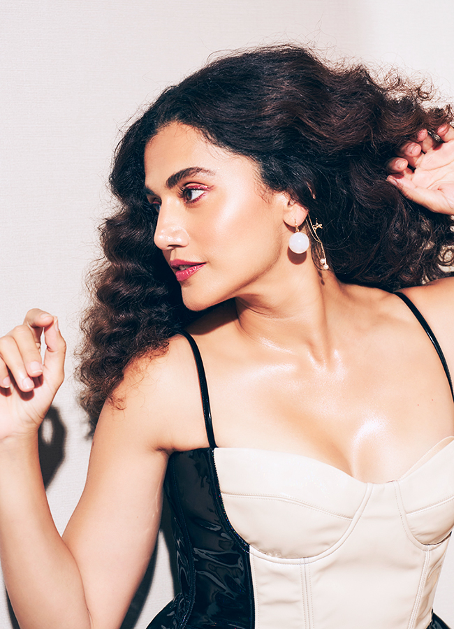Taapsee Pannu Beautiful Photos 11
