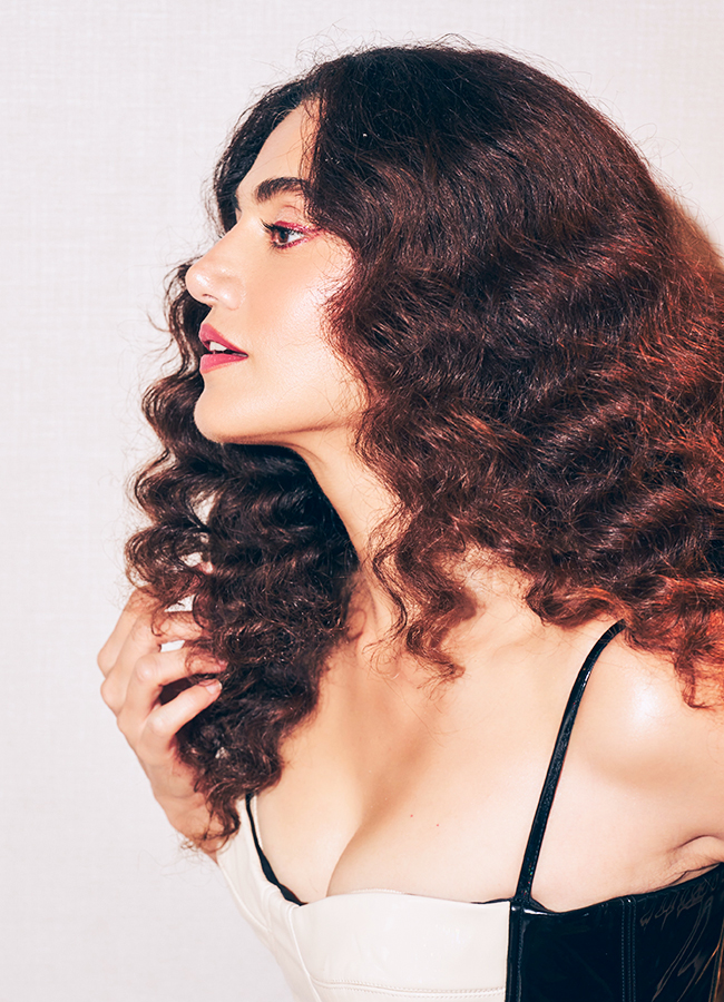 Taapsee Pannu Beautiful Photos 12