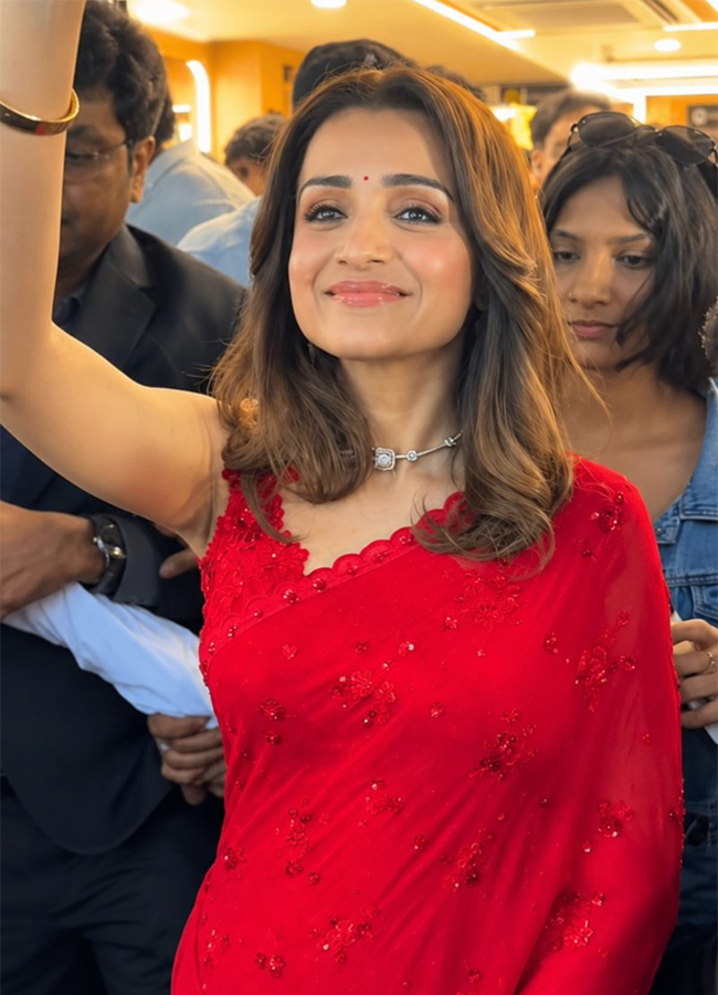 Actress Trisha Krishnan Visited Coimbatore Viral Photos17