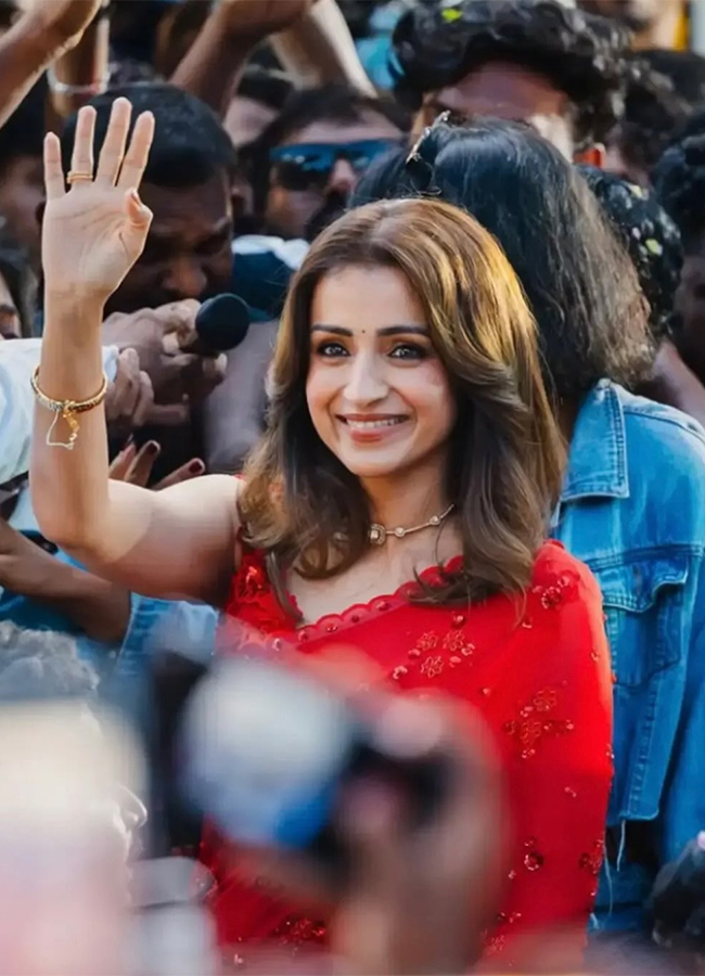 Actress Trisha Krishnan Visited Coimbatore Viral Photos18