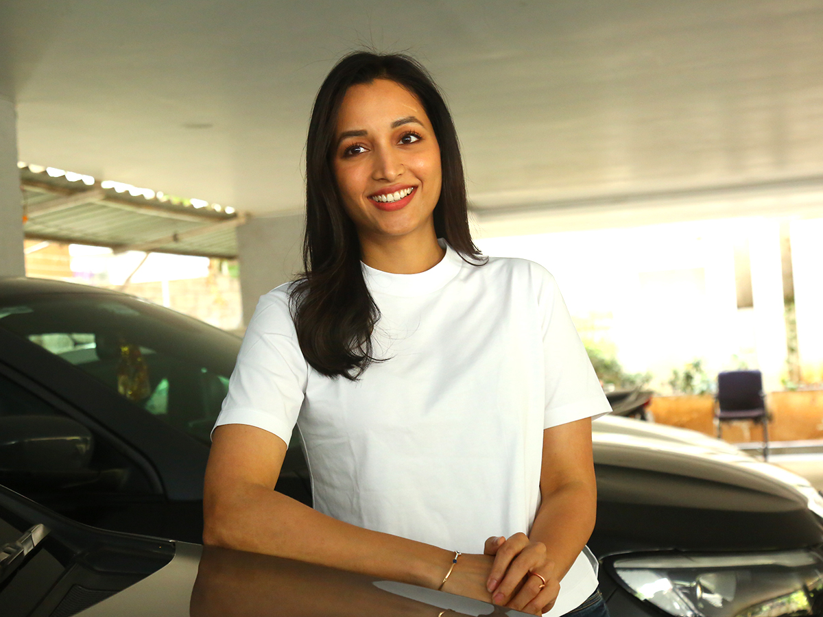 Actress Srinidhi Shetty In Aadarsha Kutumbam Movie11