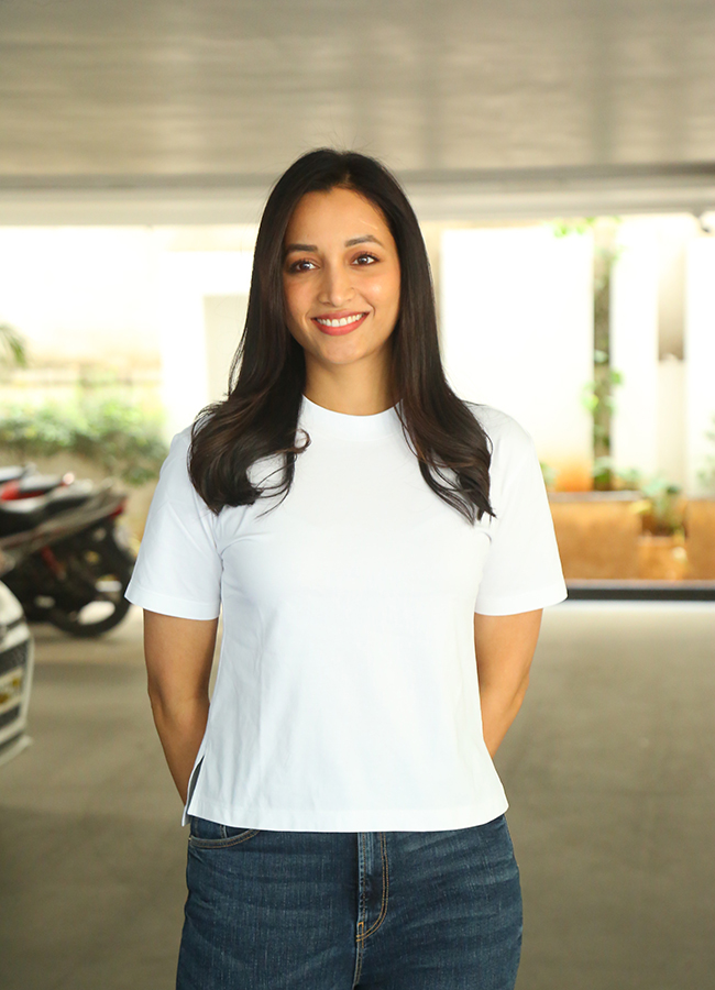Actress Srinidhi Shetty In Aadarsha Kutumbam Movie13