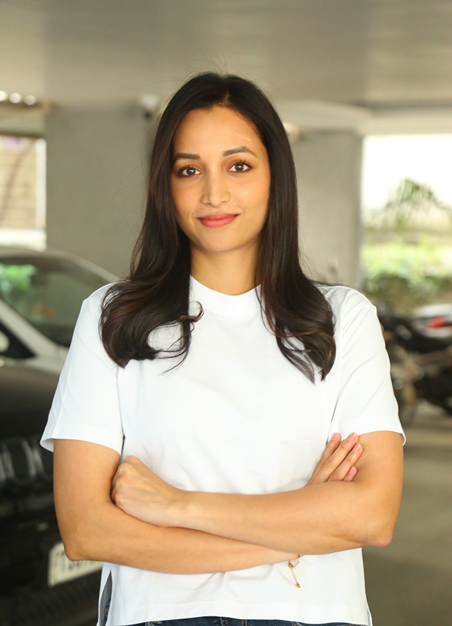 Actress Srinidhi Shetty In Aadarsha Kutumbam Movie5