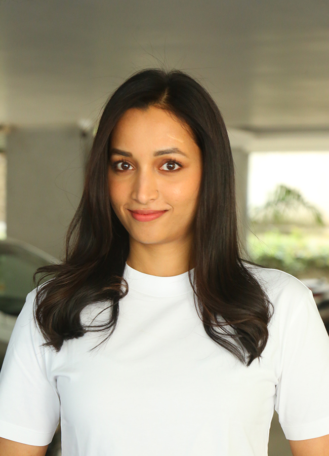 Actress Srinidhi Shetty In Aadarsha Kutumbam Movie8