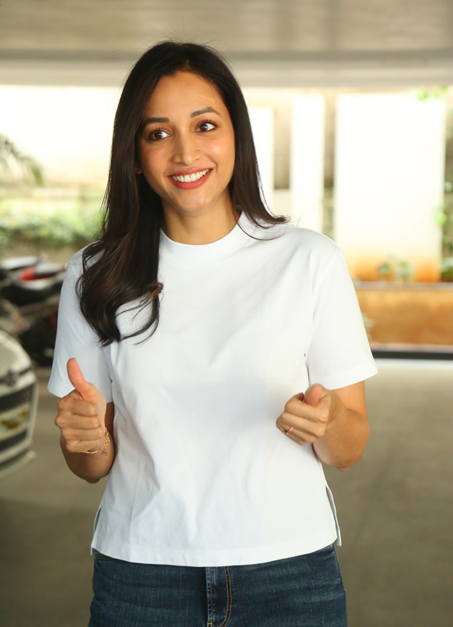 Actress Srinidhi Shetty In Aadarsha Kutumbam Movie9