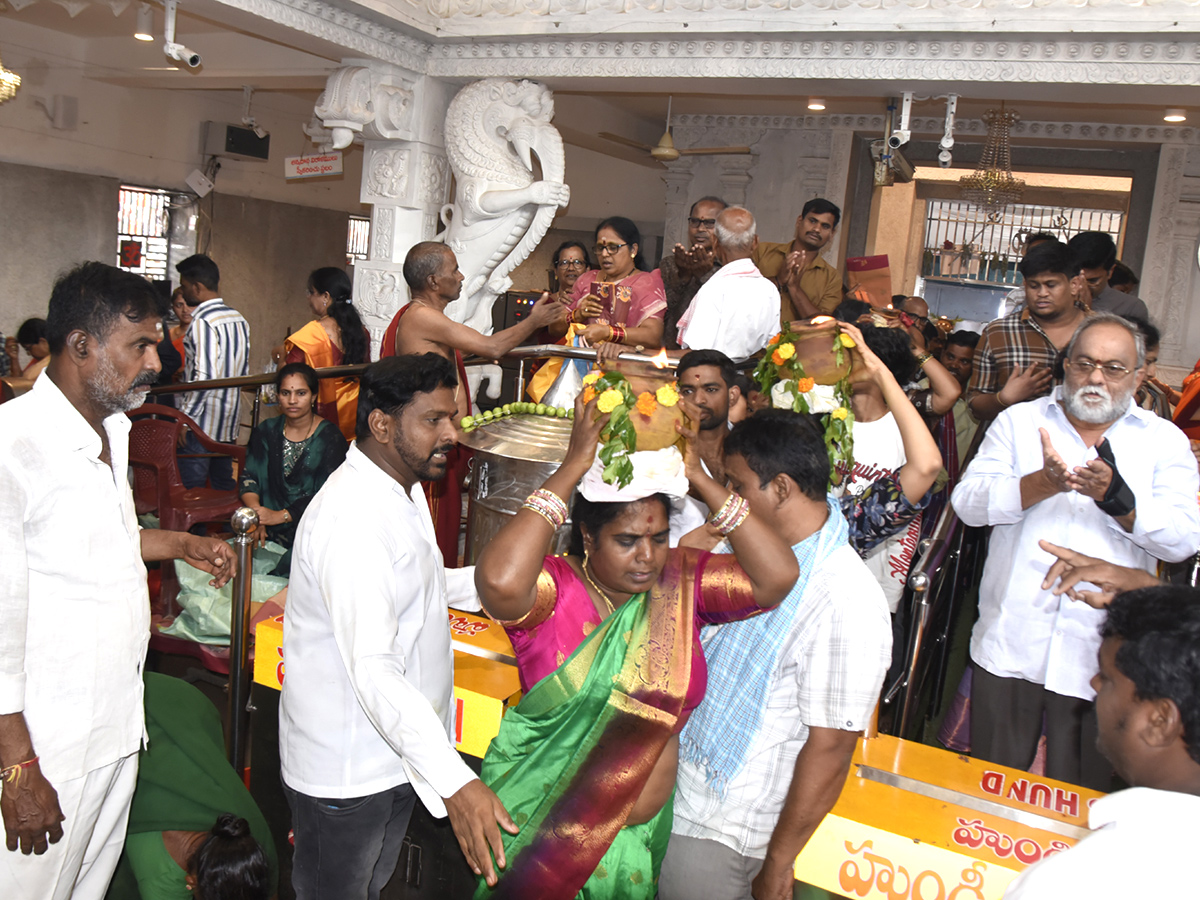 Sri Pydithalli Ammavari Jatara 2026 in Vizianagaram Photo Gallery3