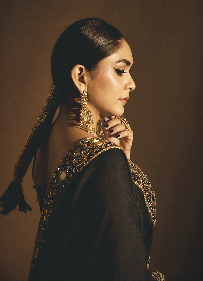 Actress Mrunal Thakur Diwali Parties in Mumbai10