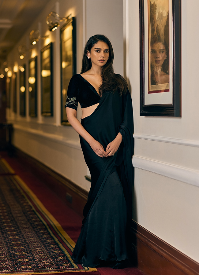 Aditi Rao Hydaris Black Saree Style is Beyond Stunning Looks12