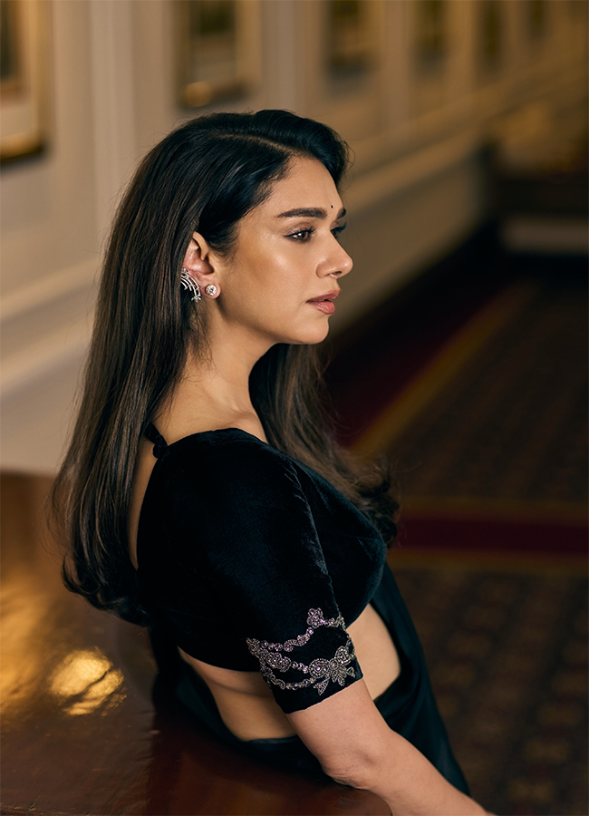 Aditi Rao Hydaris Black Saree Style is Beyond Stunning Looks13
