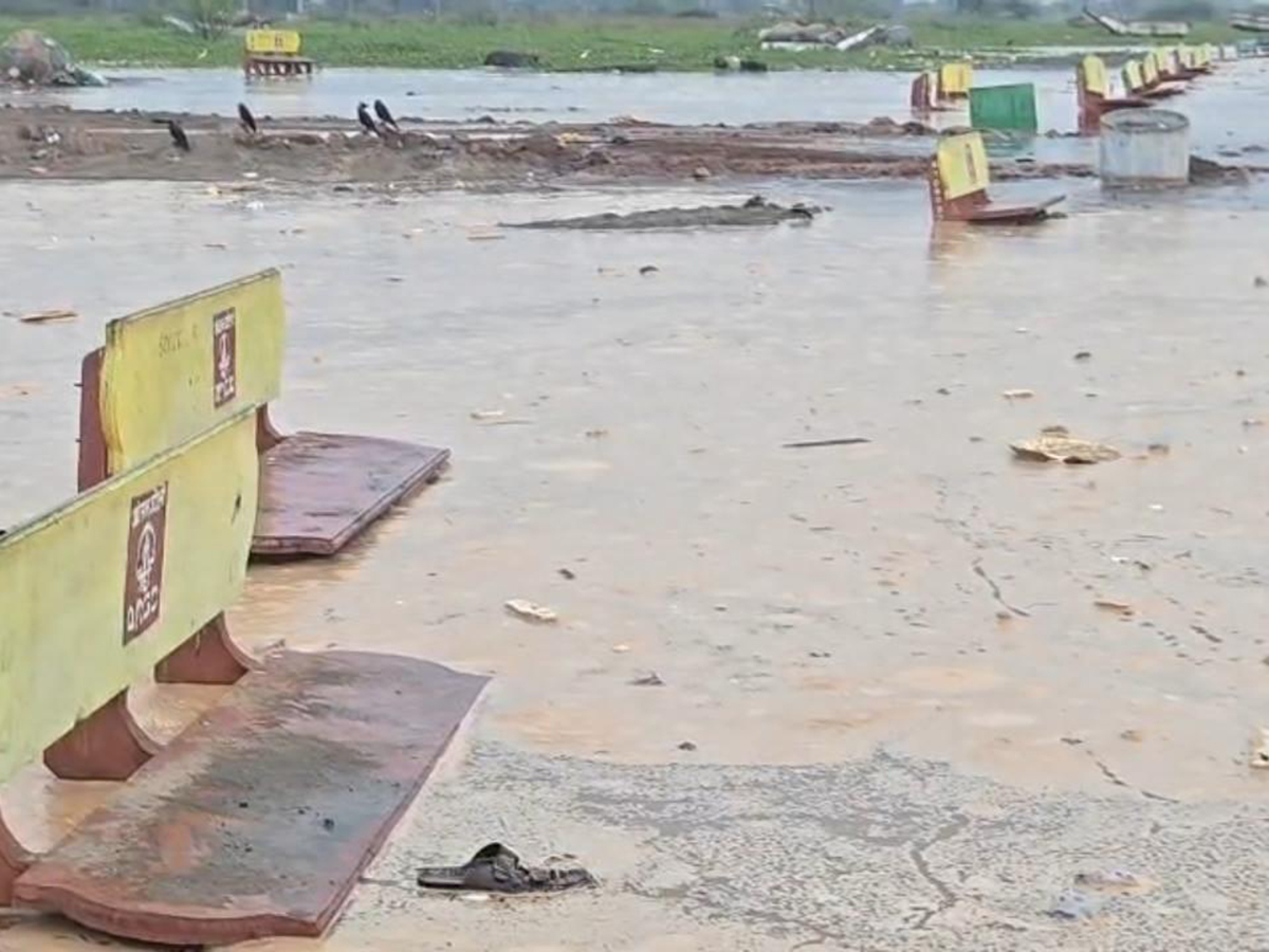 Uppada Beach Cyclone Arnab Updates15