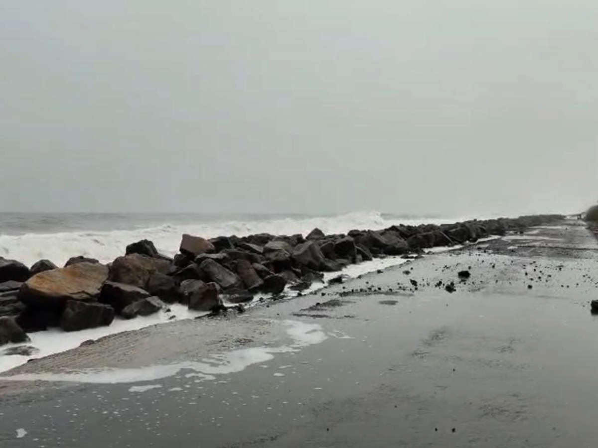 Uppada Beach Cyclone Arnab Updates2