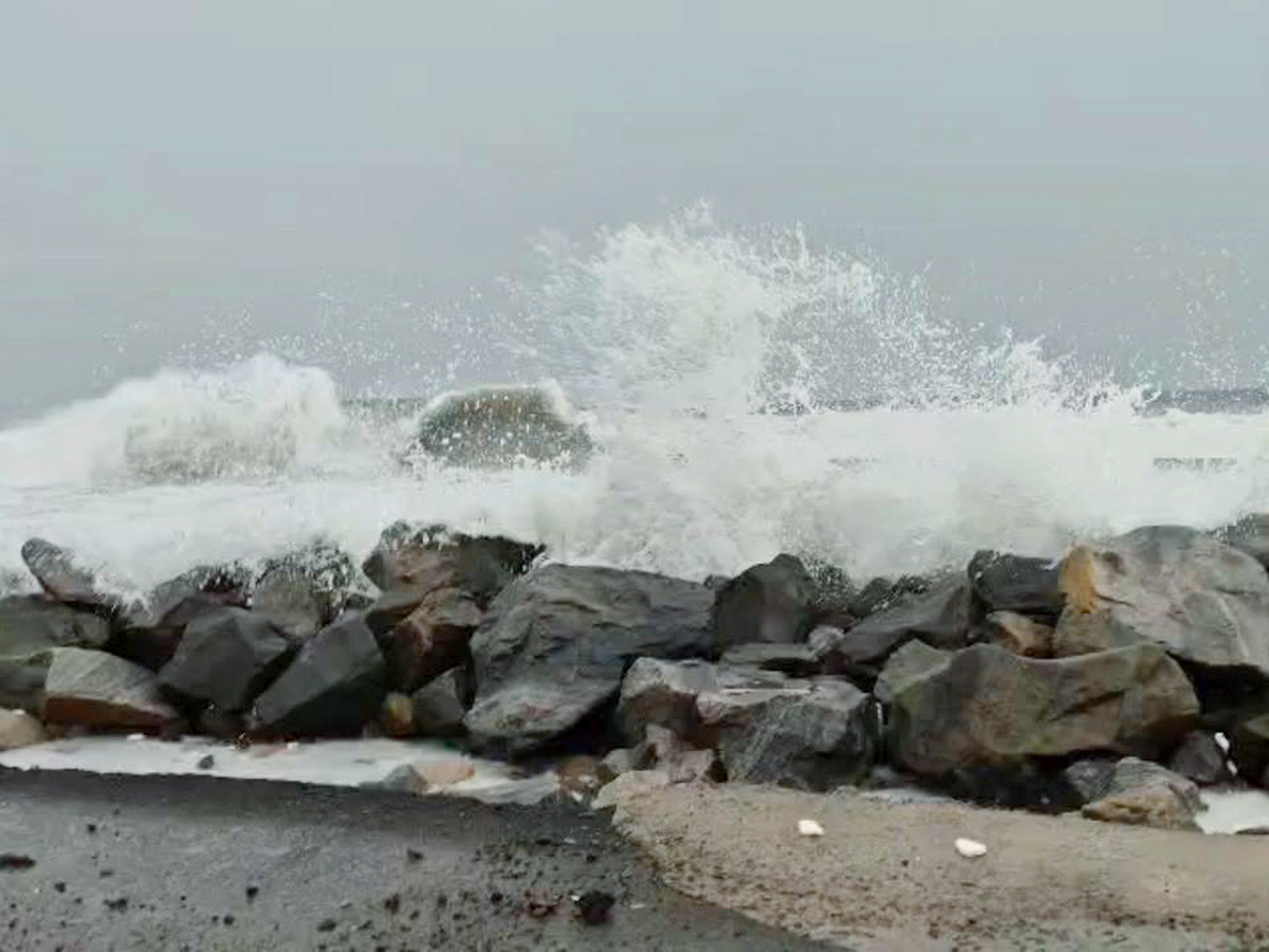 Uppada Beach Cyclone Arnab Updates3