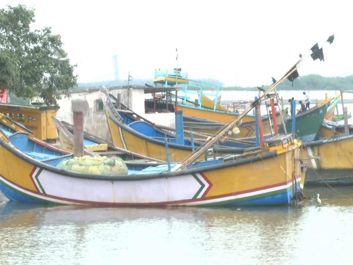 Uppada Beach Cyclone Arnab Updates4