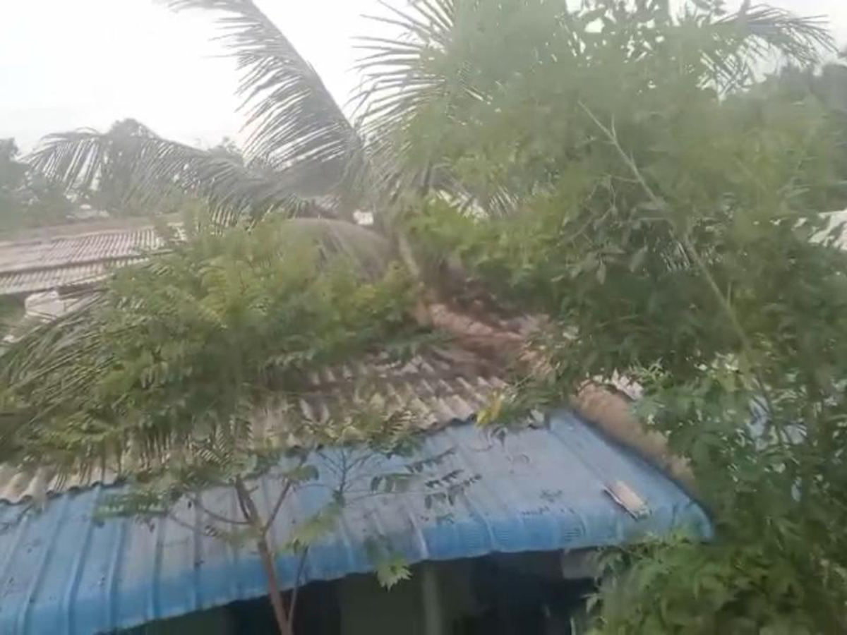 Uppada Beach Cyclone Arnab Updates8