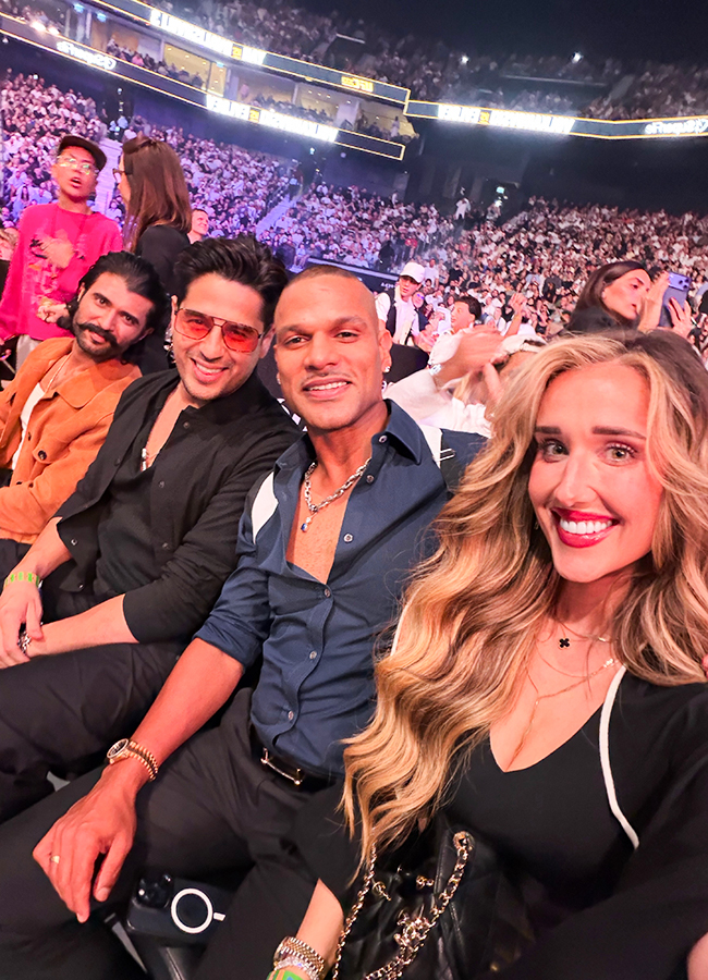 Vijay Deverakonda Enjoys UFC Fights in Abu Dhabi4