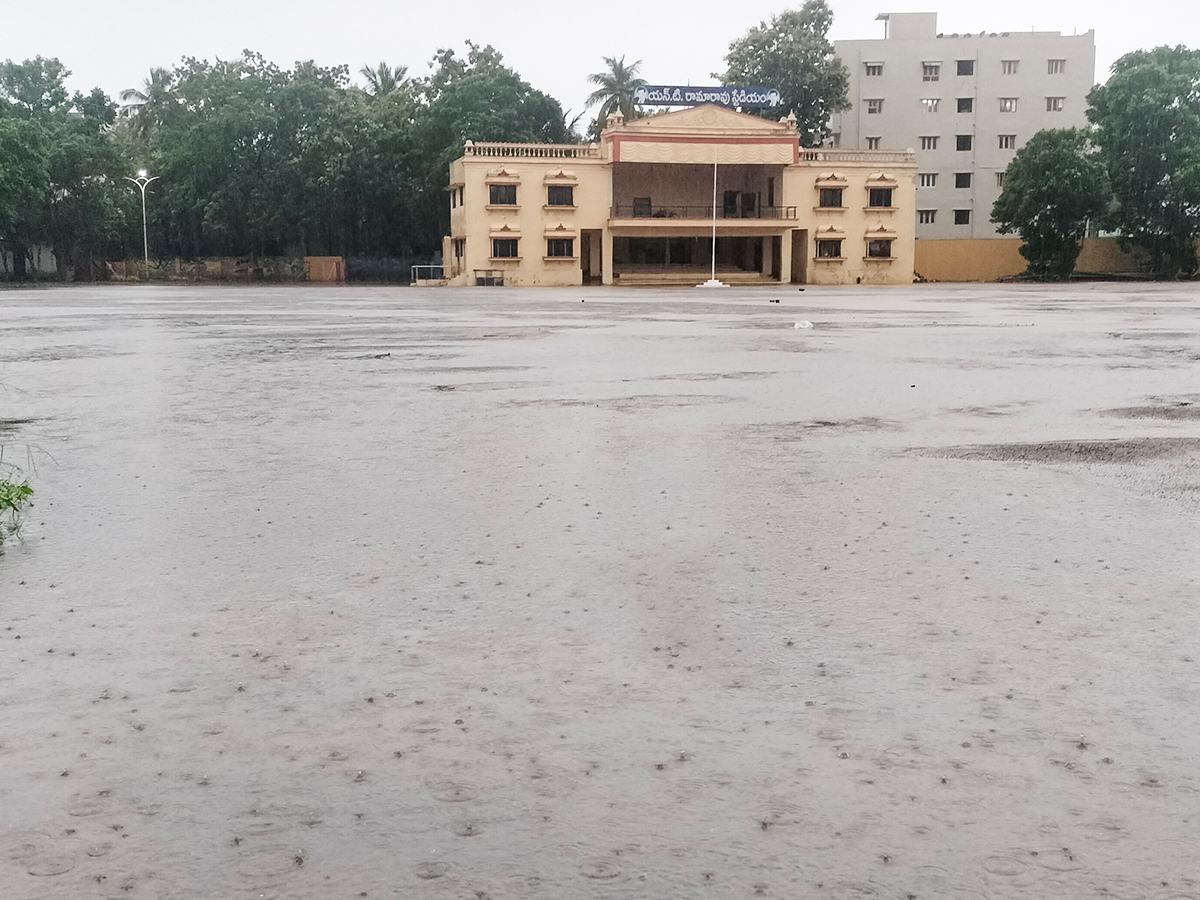arnab cyclone update Photos 13