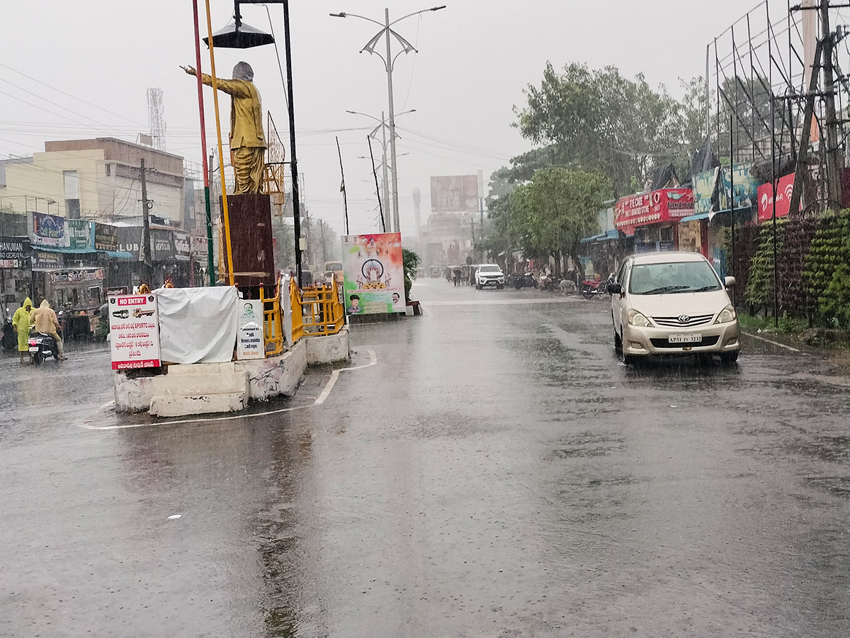 arnab cyclone update Photos 15