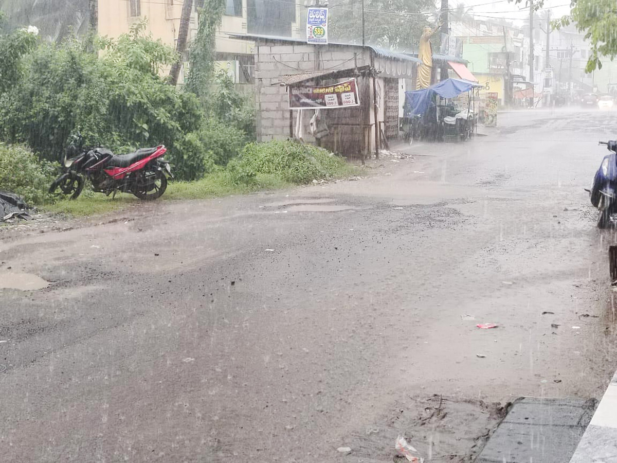 arnab cyclone update Photos 18