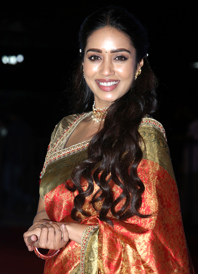 Actress Nivetha Pethuraj In Aadarsha Kutumbam House No: 4715