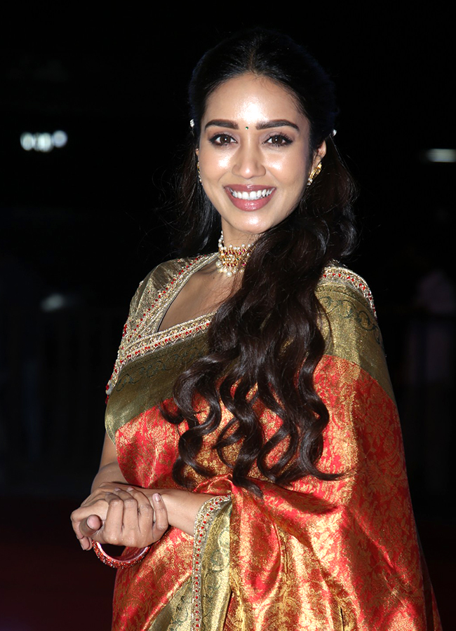 Actress Nivetha Pethuraj In Aadarsha Kutumbam House No: 4717