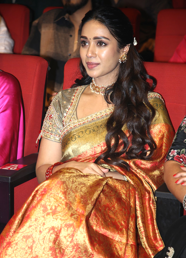 Actress Nivetha Pethuraj In Aadarsha Kutumbam House No: 4724